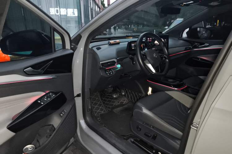 Used Volkswagen ID.4 CROZZ 2021 Long-Range PRO Two-Wheel Drive Version
