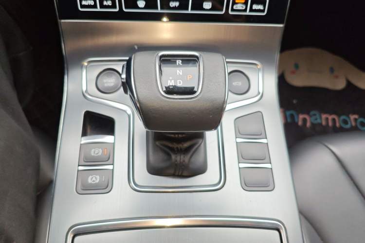Used Hongqi H5 2020 1.8T Automatic ZhiLian QiYun Edition Gear Lever