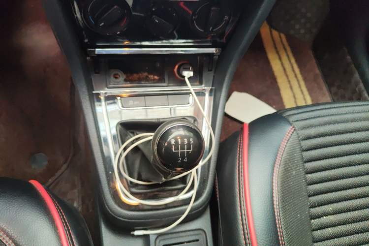 Used Volkswagen Bora 2013 1.6L Manual Fashion Edition
