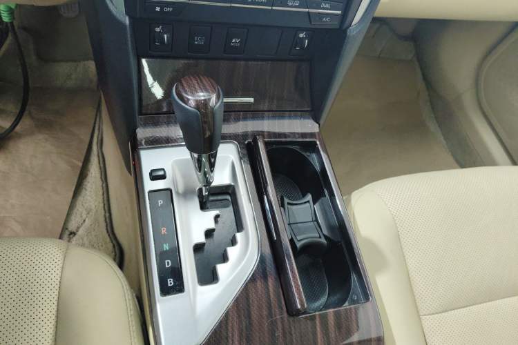 Used Toyota Camry 2015 Dual-Engine 2.5 HG Luxury Navigation Edition Gear Lever