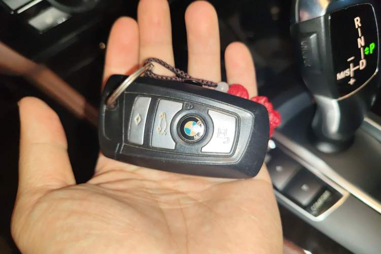 Used BMW 5 Series 2014 528Li Leading Model
