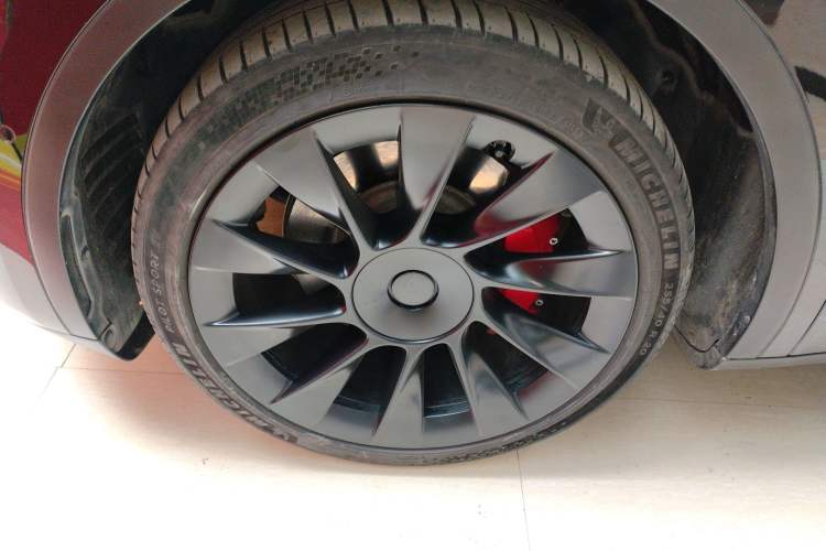 Used Tesla Model Y 2021 Long-Range All-Wheel-Drive Version
