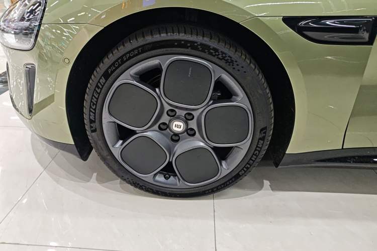 Used Xiaomi Auto SU7 2024 Rear-Drive Ultra-Long Range Advanced Pro-Level Intelligent Driving Version
