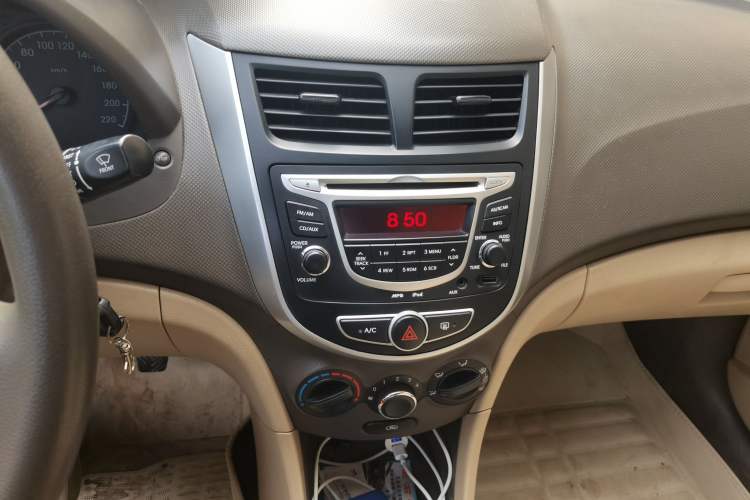 Used Hyundai Verna (older generation) 2010 Sedan 1.4L Manual Comfort GS
