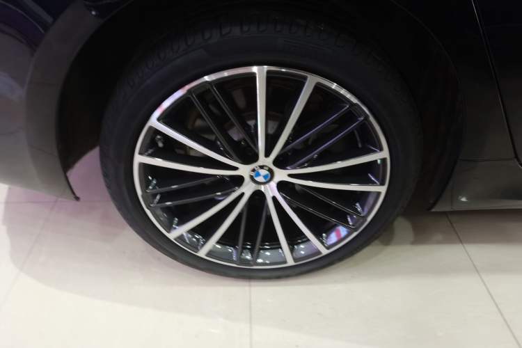 Used BMW 5 Series 2023 530Li Leading Model M Sport Package Right Rear Wheel Hub