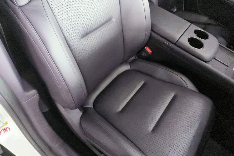 Used Avatr 06 2025 Ultra Pure Electric Edition Right Front Seat