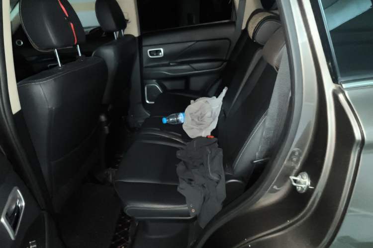 Used Mitsubishi Outlander 2018 2.0L Two-Wheel-Drive Jiale Edition 7-Seater