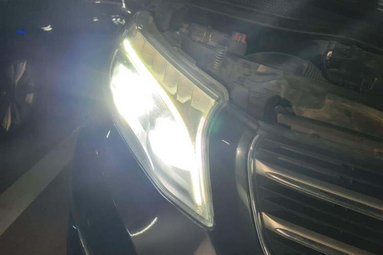 Used Mercedes-Benz V-Class 2018 V 260 L Prestige Extended Version China V Right Front Headlight