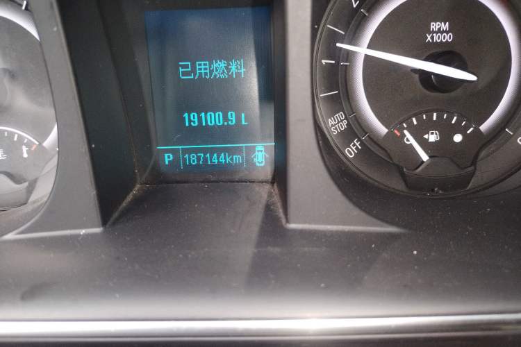 Used Buick GL8 2018 28T Luxury Model China VI Standard Odometer Close Up