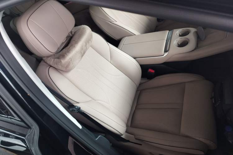 Used XPeng X9 2024 640 All-Wheel Drive High-Performance Max Right Front Seat