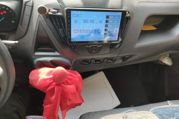 Used Ford Transit 2019 2.0T Diesel Multi-Purpose Commercial Vehicle Short Wheelbase Low Roof 6-Seater China VI Standard