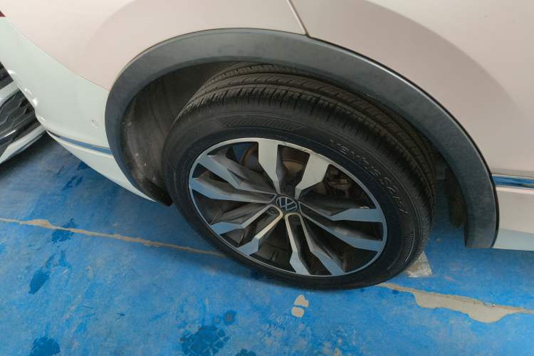 Used Volkswagen Tiguan L 2021 330TSI Automatic Two-Wheel Drive R-Line Enhanced Edition
