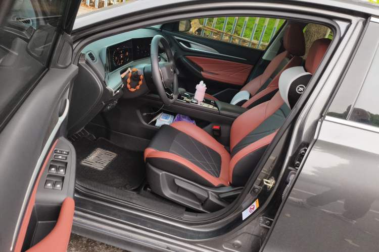 Used CHANGAN Eado 2023 Changan Edition PLUS Blue Whale NE 1.4T GDI DCT Prestige Version Driver Seat