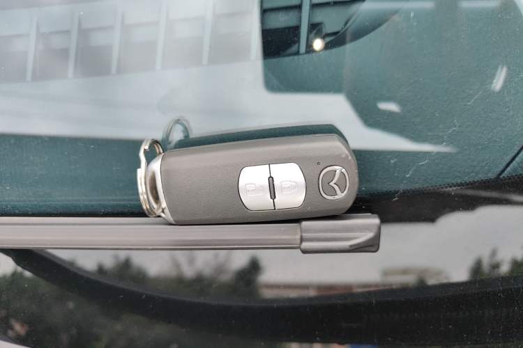 Used Mazda 3 Axela 2017 Hatchback 1.5L Automatic Luxury Model Emission Standard China V
