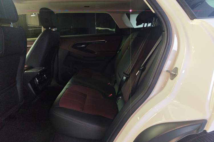 Used Land Rover Range Evoque New Energy 2023 Aurora L P300e Plug-in Hybrid Electric Version Left Rear Seat