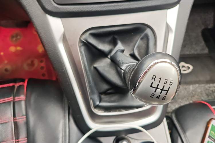 Used CHANGAN KAICHENG Ruixing S50 2017 1.5T Manual Luxury Model 6MT China V Standard Gear Lever