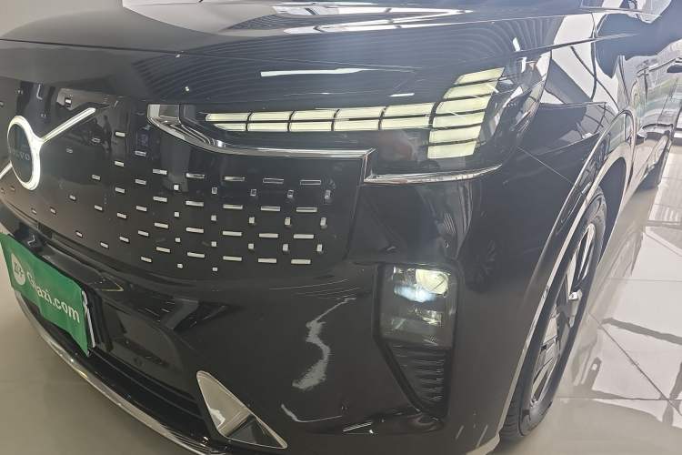 Used Volvo EM90 2025 Ultra Six-Seater Left Front Headlight