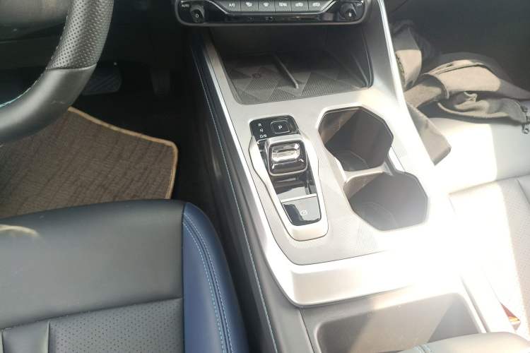 Used GAC Trumpchi GS3 2023 Shadow Speed 270T Enjoyment Edition Gear Lever