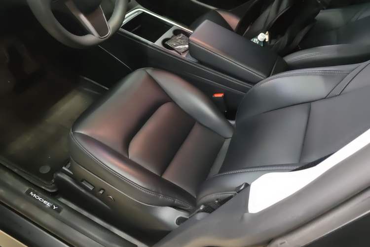 Used Tesla Model Y 2023 Rear-Wheel-Drive Version
