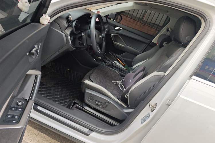 Used Audi Q3 2021 35 TFSI Progressive Dynamic Edition Driver Seat