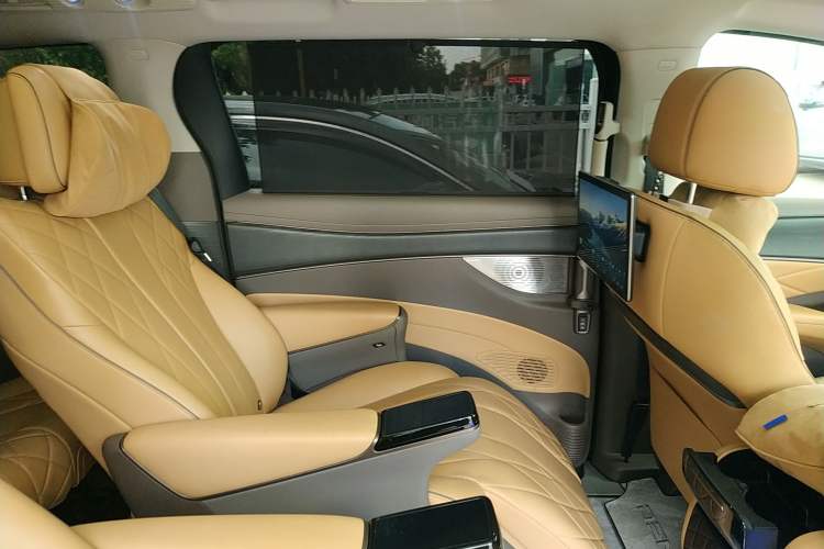 Used Denza D9 2022 DM-i 970 Four-Wheel Drive Prestige Model
