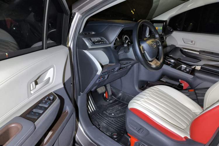 Used Toyota SIENNA 2021 2.5L Hybrid Comfort Edition