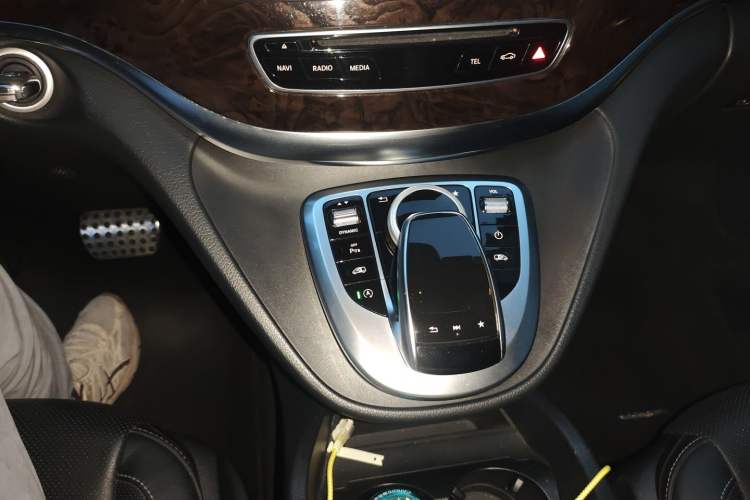 Used Mercedes-Benz V-Class 2017 V 260 Prestige Edition Gear Lever