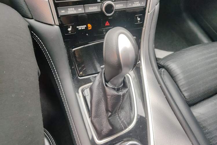 Used Infiniti Q50L 2015 2.0T Sport Edition Gear Lever
