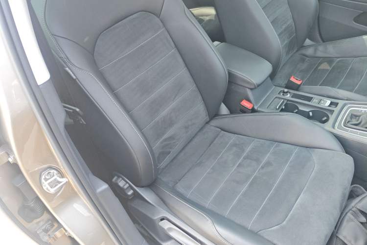 Used Volkswagen Golf 2020 Zhiai Edition 280TSI DSG Luxury Model Right Front Seat