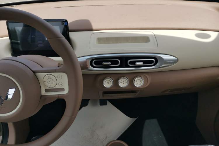 Used Wuling Hongguang MINIEV 2025 Four-Door Version Advanced Edition
