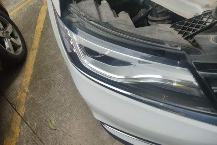 Used Roewe RX5 2016 20T Two-Wheel Drive Automatic Internet Smart Edition Right Front Headlight