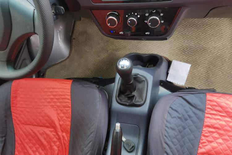 Used Jinbei Hiace X30 2020 1.5L Van Super-Enjoyment Model China VI Standard SWC15M
