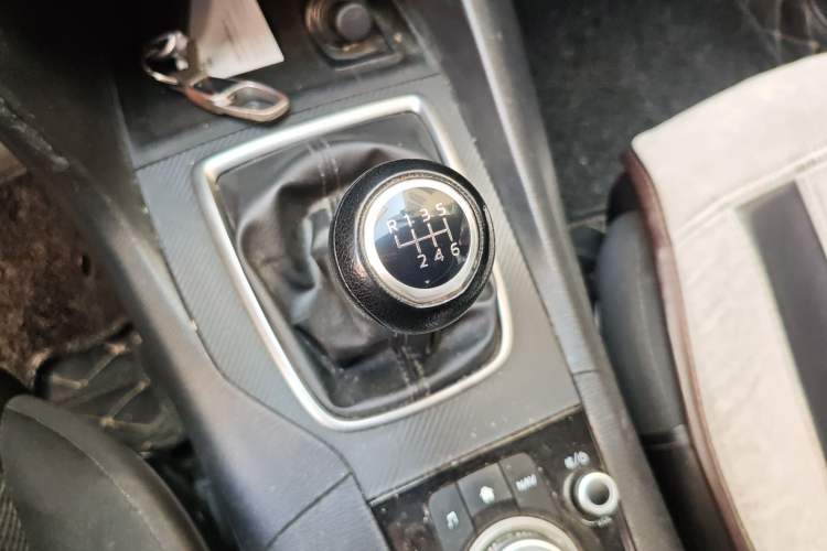 Used Mazda 3 Axela 2017 Sedan 1.5L Manual Comfort Model Emission Standard China V Gear Lever