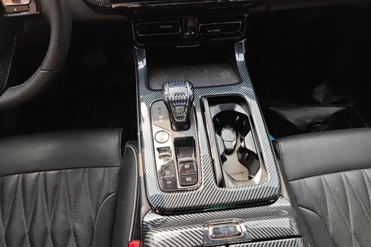 Used GAC Trumpchi GS8 2022 Dual-Engine Series 2.0TM Two-Wheel Drive Prestige Edition (7 Seats) Gear Lever