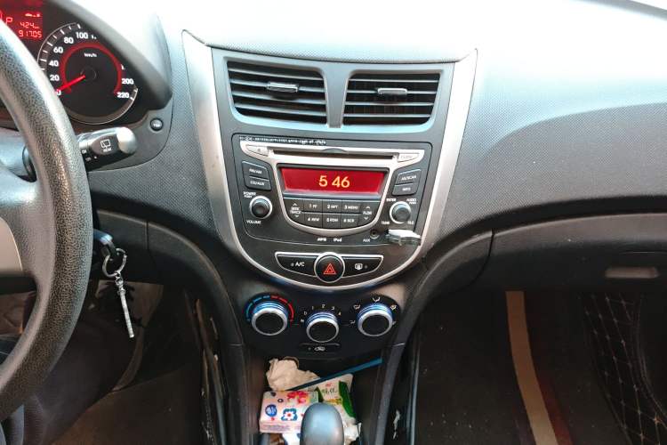 Used Hyundai Verna Ray 2016 1.4L Automatic Leading-Edge GLX
