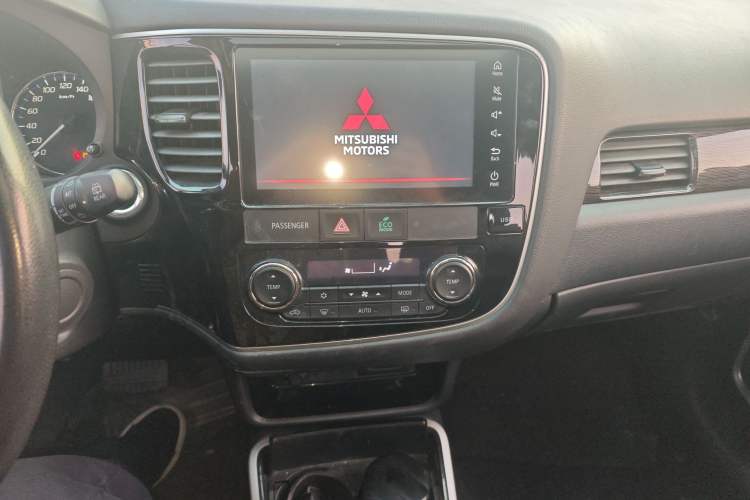 Used Mitsubishi Outlander 2019 2.0L Two-Wheel Drive Comfort Edition 5 Seats China V Standard
