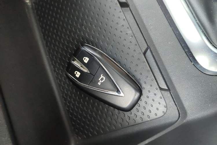 Used CHANGAN OSHAN X5 2021 Revised Version 1.6L Manual Luxury Edition
