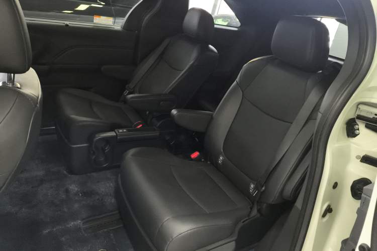 Used Toyota Granvia 2024 2.5L Hybrid Prestige PLUS Edition
