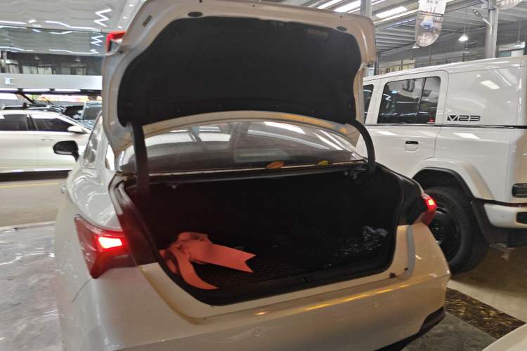 Used Toyota Avalon 2023 Dual-Engine 2.5L Luxury Edition Trunk