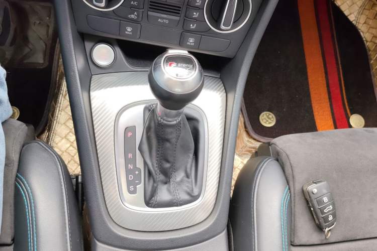 Used Audi Q3 2016 40 TFSI quattro all-wheel-drive sport model
