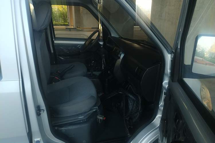 Used Wuling Rongguang Small Truck 2017 1.5L Double-Cab Basic Version L3C
