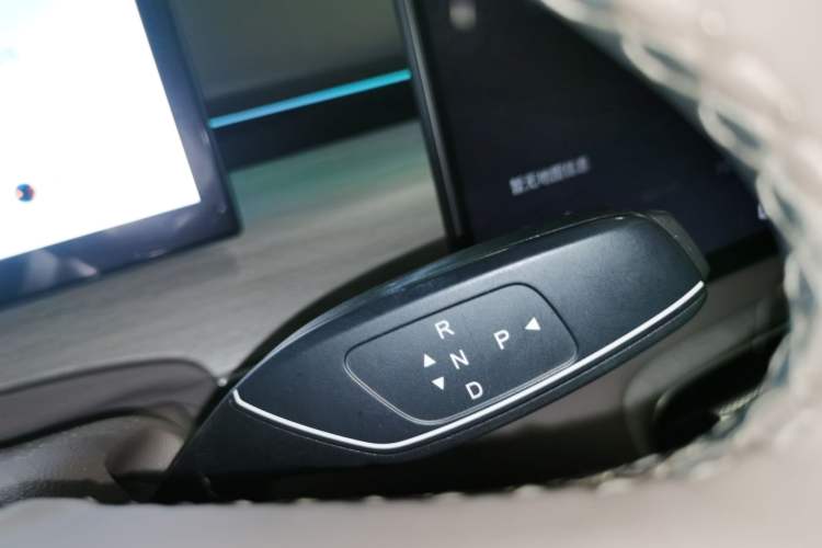 Used Chery Fengyun T8 2025 1.5T 130km Deluxe Version 5 Seats Gear Lever