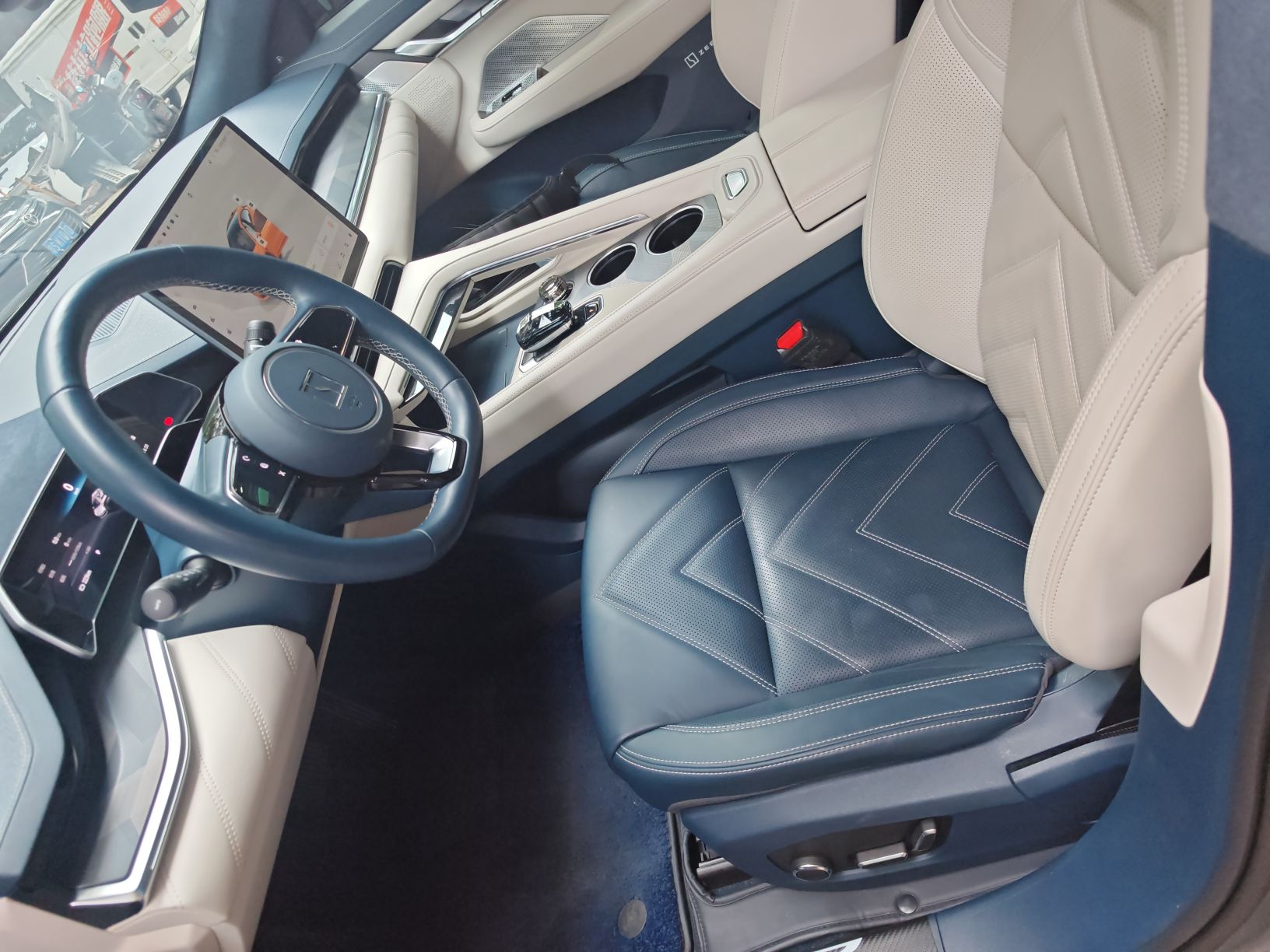 المقاعد الأمامية داخل السيارة