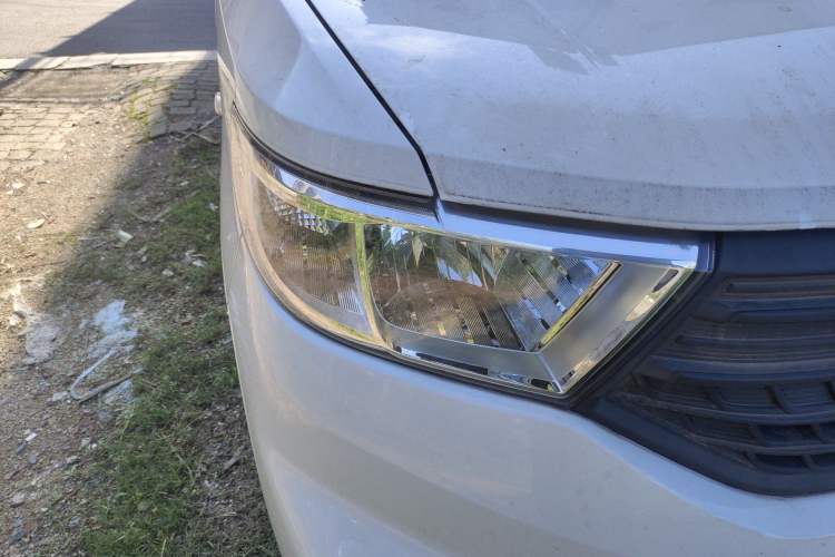 Used Wuling Hongguang V 2022 1.5L Jingqu Edition Enclosed-Window Vehicle with Hydraulic Power Steering LAR