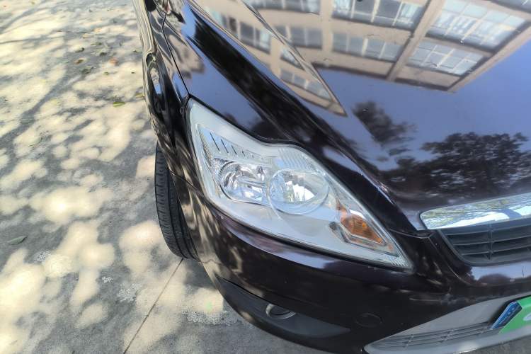 Used Ford Focus 2011 Sedan 1.8L Manual Comfort Model
