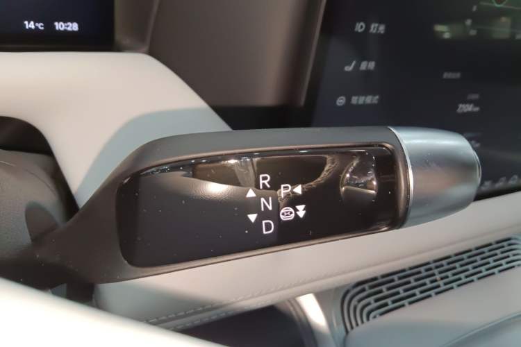 Used XPeng G9 2025 625 Long-Range Max Gear Lever