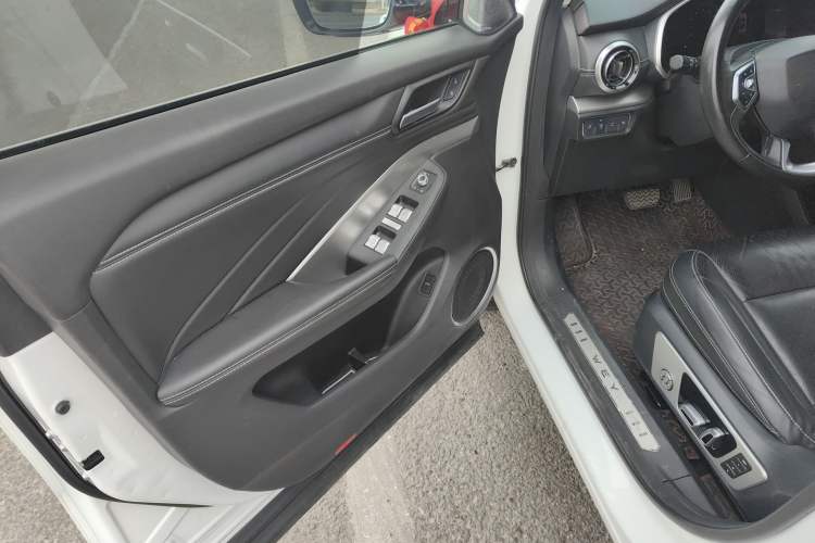 Used Wey VV6 2020 2.0T Two-Wheel Drive Smart Enjoyment+