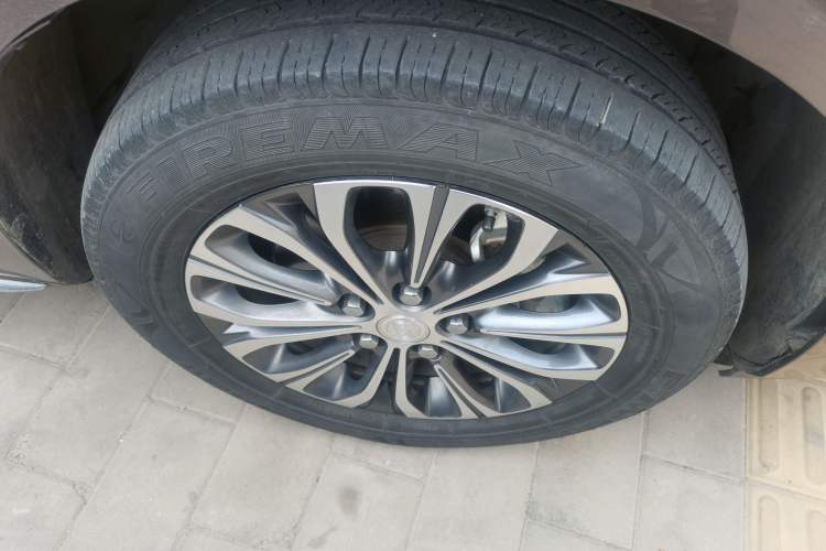 Used Buick GL8 2022 Land Business Class 652T Luxury Model Right Front Wheel Hub