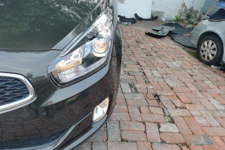 Used Kia Carens 2013 2.0L 7-Seater Automatic Standard Version China IV Standard
