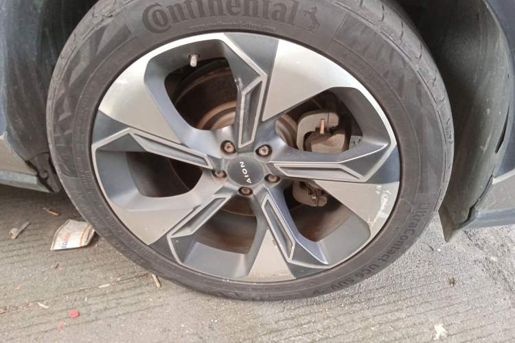 Used AION V 2021 Plus 80 Smart Edition Ternary Lithium Right Front Wheel Hub